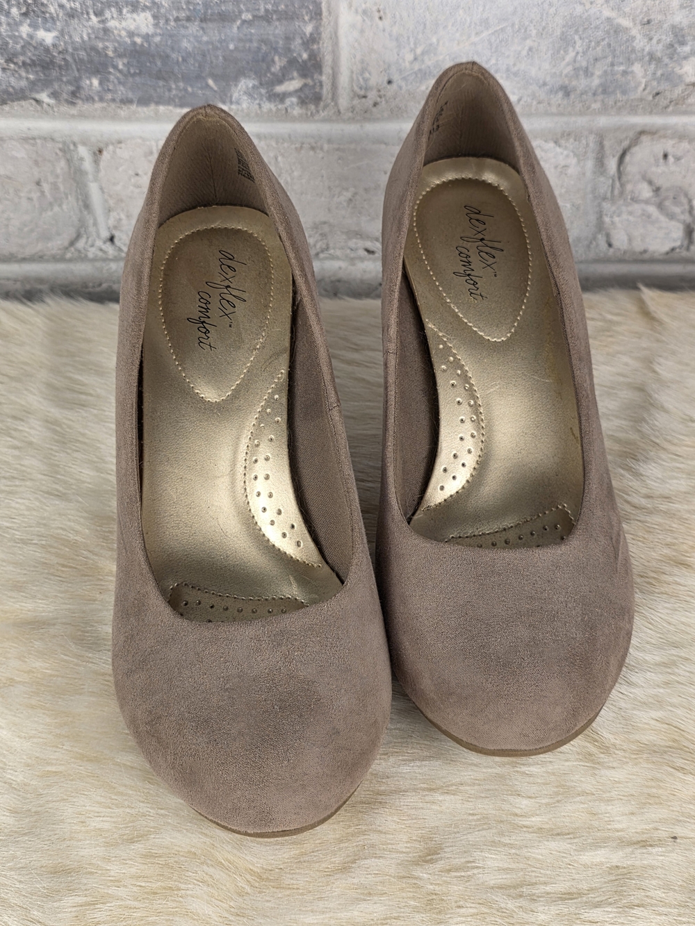 Dexflex Comfort Taupe Suede Round-Toe Pumps for Women